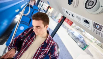 Ликсутов: В наземном транспорте столицы началось тестирование оплаты по биометрии