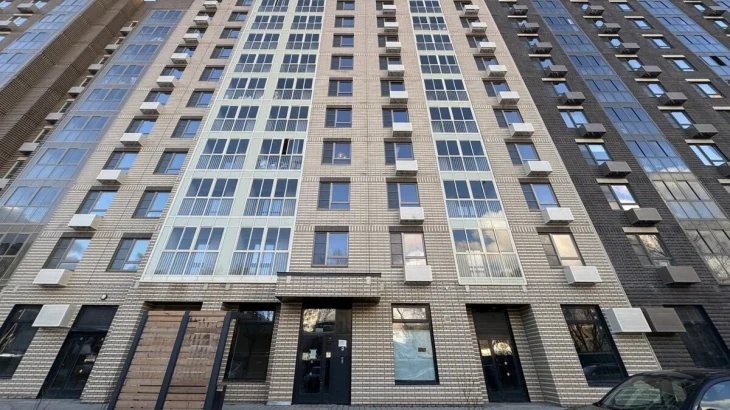 Пять нежилых помещений в новом доме на Люблинской улице выставили на городские торги Пять нежилых помещений в новом доме на Люблинской улице выставили на городские торги