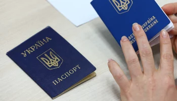 Правительство Украины запретило выдачу загранпаспортов военнообязанным за границей