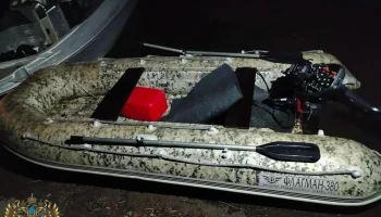 Катер врезался в лодку с отдыхающими на реке Амур, один человек погиб