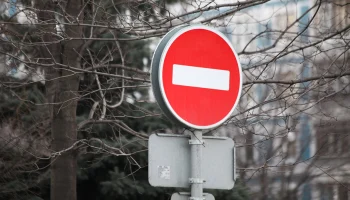 Автомобильное движение перекрыли на ряде улиц в центре Москвы