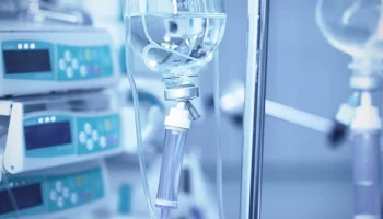 Девушка сорвалась со скалы в приморской бухте и потеряла 50 процентов крови