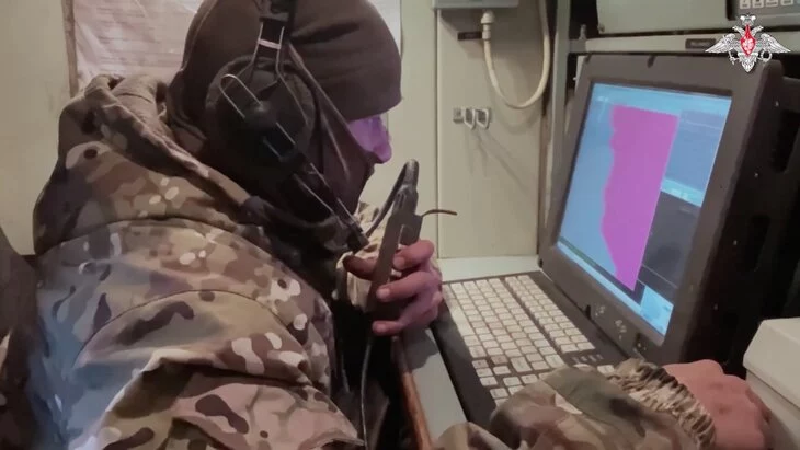 Губернатор Севастополя заявил, что силы ПВО сбили воздушную цель над акваторией Губернатор Севастополя заявил, что силы ПВО сбили воздушную цель над акваторией