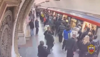 Молодой человек распылил аэрозольный баллончик в метро Москвы