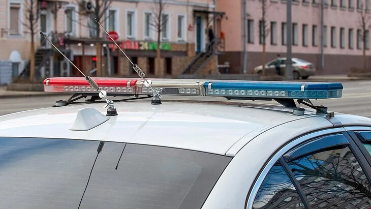 Трое подростков с ножом раздели 6-летнего мальчика на детской площадке в Ленобласти Трое подростков с ножом раздели 6-летнего мальчика на детской площадке в Ленобласти