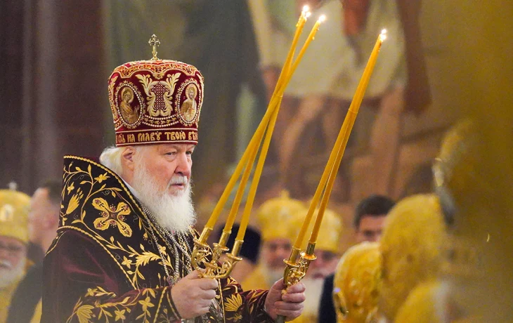 Патриарх Кирилл наградил Лаврова орденом Александра Невского Патриарх Кирилл наградил Лаврова орденом Александра Невского