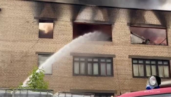 Спасатели локализовали пожар в складском здании на юге Москвы