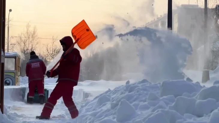Столичные службы работают в усиленном режиме из-за ожидающегося снегопада Столичные службы работают в усиленном режиме из-за ожидающегося снегопада