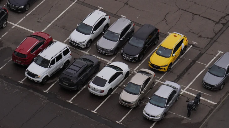 Стало известно, сколько дней в 2026 году в Москве можно будет парковаться бесплатно Стало известно, сколько дней в 2026 году в Москве можно будет парковаться бесплатно