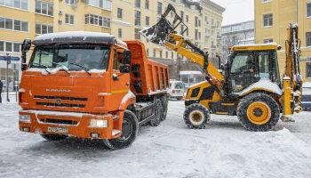 Максимальное количество специалистов и техники устраняют последствия снегопада в Москве
