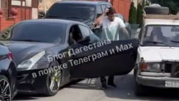 Старые &laquo;жигули&raquo; протаранили Ferrari в Дагестане
