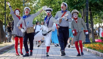 Фестиваль "Театральный бульвар" в Москве продлен до конца августа