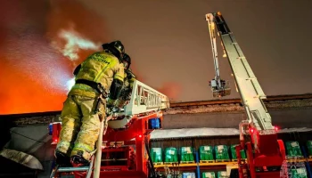 Крупный пожар на производстве в Ижевске полностью потушили