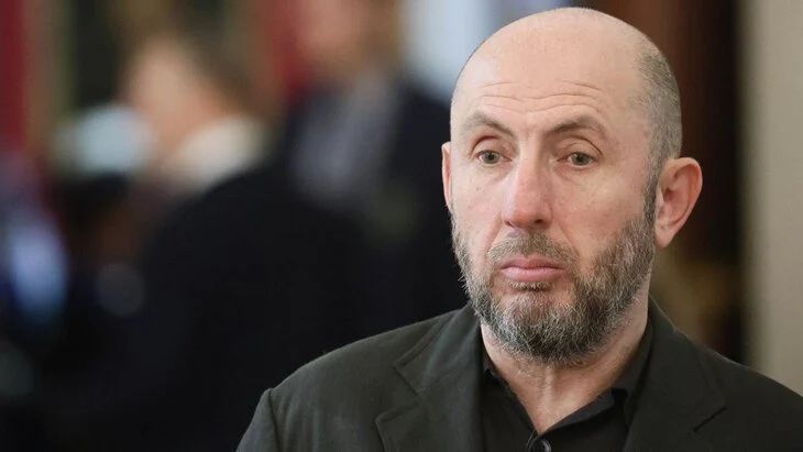 ТАСС: правоохранители начали обыски у директора МХАТ Кехмана ТАСС: правоохранители начали обыски у директора МХАТ Кехмана