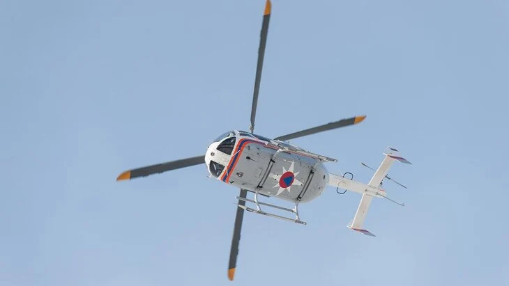 Вертолет МЧС России эвакуировал группу туристов, застрявших в горах Сочи Вертолет МЧС России эвакуировал группу туристов, застрявших в горах Сочи