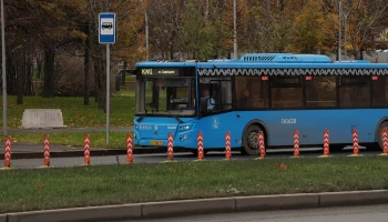 Маршруты автобусов в Москве изменятся в дни массового посещения кладбищ