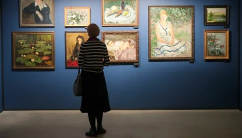 Выставка работ художницы Наталии Панковой «Цветное время» проходит в Москве Выставка работ художницы Наталии Панковой «Цветное время» проходит в Москве