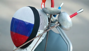 Российских фехтовальщиков допустили к соревнованиям с флагом и гимном