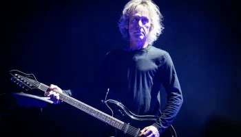 В возрасте 65 лет умер гитарист и клавишник группы The Cure Перри Бэмоунт