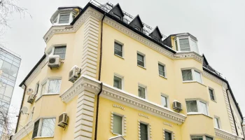 В историческом жилом доме в районе Пресненский произвели замену лифтового оборудования с расширением