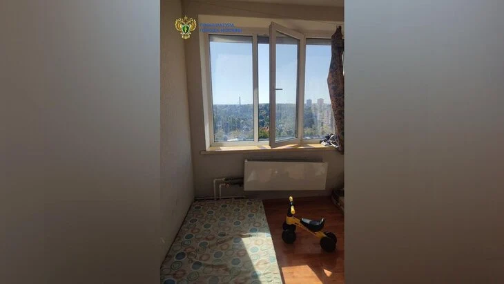 Трехлетний мальчик погиб после падения из окна 10-го этажа в ТиНАО Трехлетний мальчик погиб после падения из окна 10-го этажа в ТиНАО