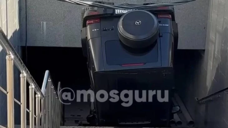 ДТП с Gelandewagen произошло в районе "Москва-Сити" ДТП с Gelandewagen произошло в районе "Москва-Сити"