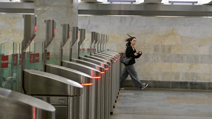 Вход в метро «Кузьминки» в Москве оцепили из-за подозрительного предмета Вход в метро «Кузьминки» в Москве оцепили из-за подозрительного предмета