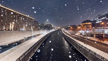Пик ночного снегопада в Москве может прийтись на период с 03:00 до 06:00