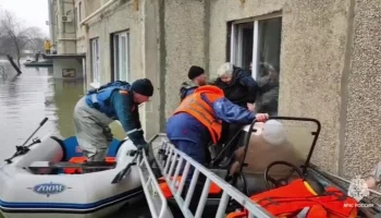 Спасатели эвакуировали свыше 2 тысяч человек из затопленных районов Орска