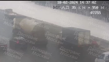 Несколько автомобилей столкнулись на внутренней стороне 36-го км МКАД