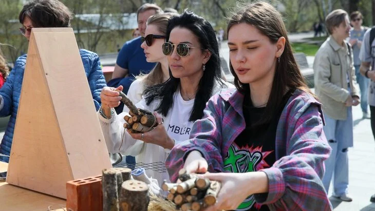 Полевые кухни, мастер-классы и конкурсы организованы для участников субботника в Москве Полевые кухни, мастер-классы и конкурсы организованы для участников субботника в Москве