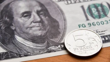 Внебиржевой курс доллара опустился ниже 75 рублей впервые с 30 января