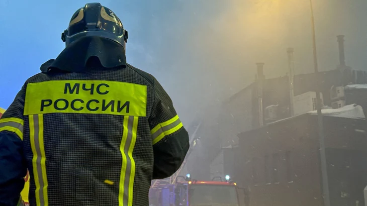 Возникший после атаки ВСУ пожар на заводе «Дорогобуж» под Смоленском потушили Возникший после атаки ВСУ пожар на заводе «Дорогобуж» под Смоленском потушили