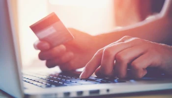 Представившийся космонавтом мошенник выманил 6,7 тыс долларов у 80-летней японки