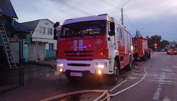 Пожарные ликвидировали открытое горение в сауне в Барнауле