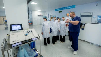 Ведущие врачи московских больниц провели экскурсии для учеников медицинских классов