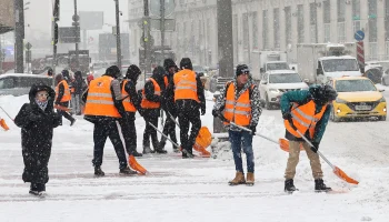 Последствия снегопада в Москве ликвидирует максимальное число специалистов