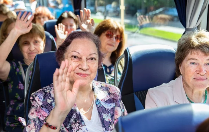 Новые автобусные экскурсии открыли для участников «Московского долголетия»