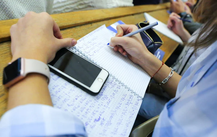 Минздрав России планирует обязать выпускников медвузов отработать три года Минздрав России планирует обязать выпускников медвузов отработать три года