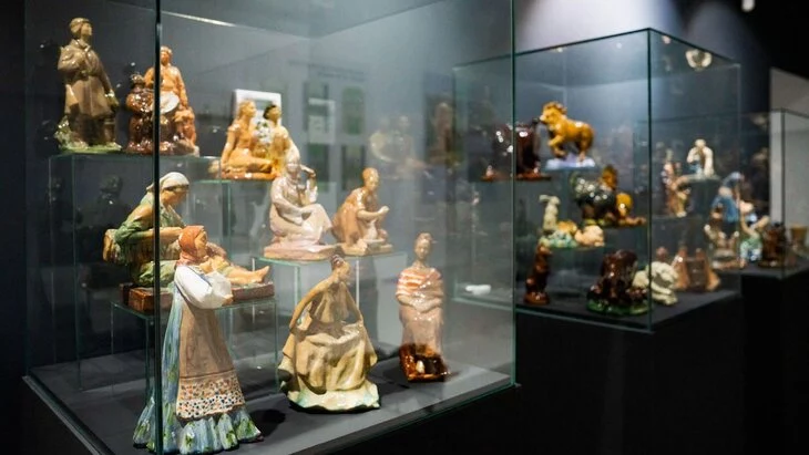 Выставка "Сказки московской майолики" проходит в Музее ВДНХ Выставка "Сказки московской майолики" проходит в Музее ВДНХ