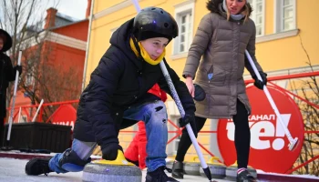 Многодетные семьи Москвы сойдутся в благотворительном чемпионате по керлингу