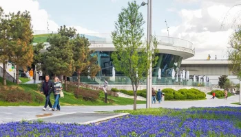 Более 12,5 млн человек посетили парк "Зарядье" в 2024 году