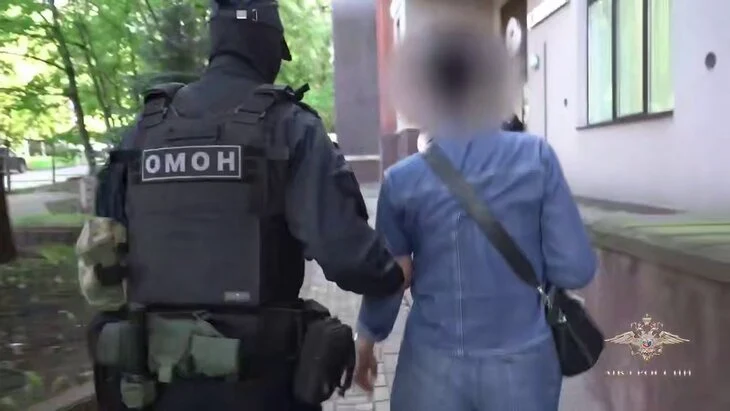 Сотни пенсионеров стали жертвами аферистов из частной клиники в Москве Сотни пенсионеров стали жертвами аферистов из частной клиники в Москве