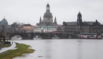 S&auml;chsische: обрушение части моста в Эльбу в Дрездене нарушило теплоснабжение