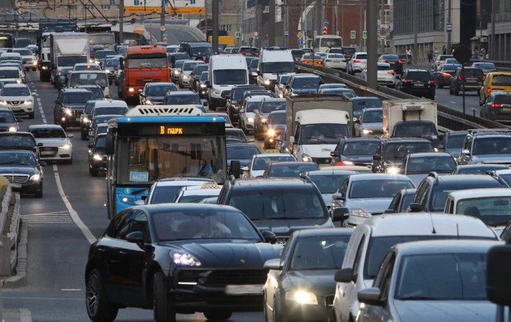 Движение транспорта затруднено в районе 65–67-го километра МКАД Движение транспорта затруднено в районе 65–67-го километра МКАД