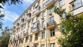 В районе Хорошевский завершается капитальный ремонт фасада дома 1956 года постройки
