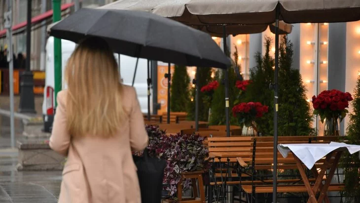 Столичным кафе и ресторанам рекомендовали закрыть летние веранды из-за непогоды Столичным кафе и ресторанам рекомендовали закрыть летние веранды из-за непогоды