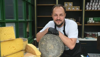 Кофе на песке и тамбовский окорок: что попробовать на московских ярмарках в марте