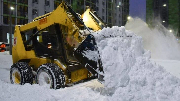 Городские службы очистили столичные дороги и тротуары от снега