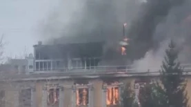 Baza: Сильный пожар произошел в здании комбината в Иркутске